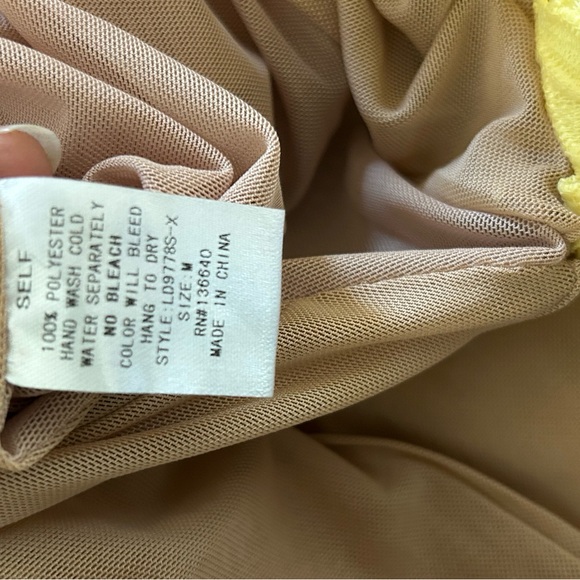 L'ATISTE Yellow Floral Lace Mini Dress - Picture 4 of 4